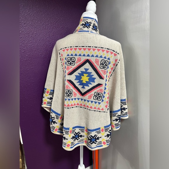 Boho Shawl, Bordered Poncho - Picture 6 of 6